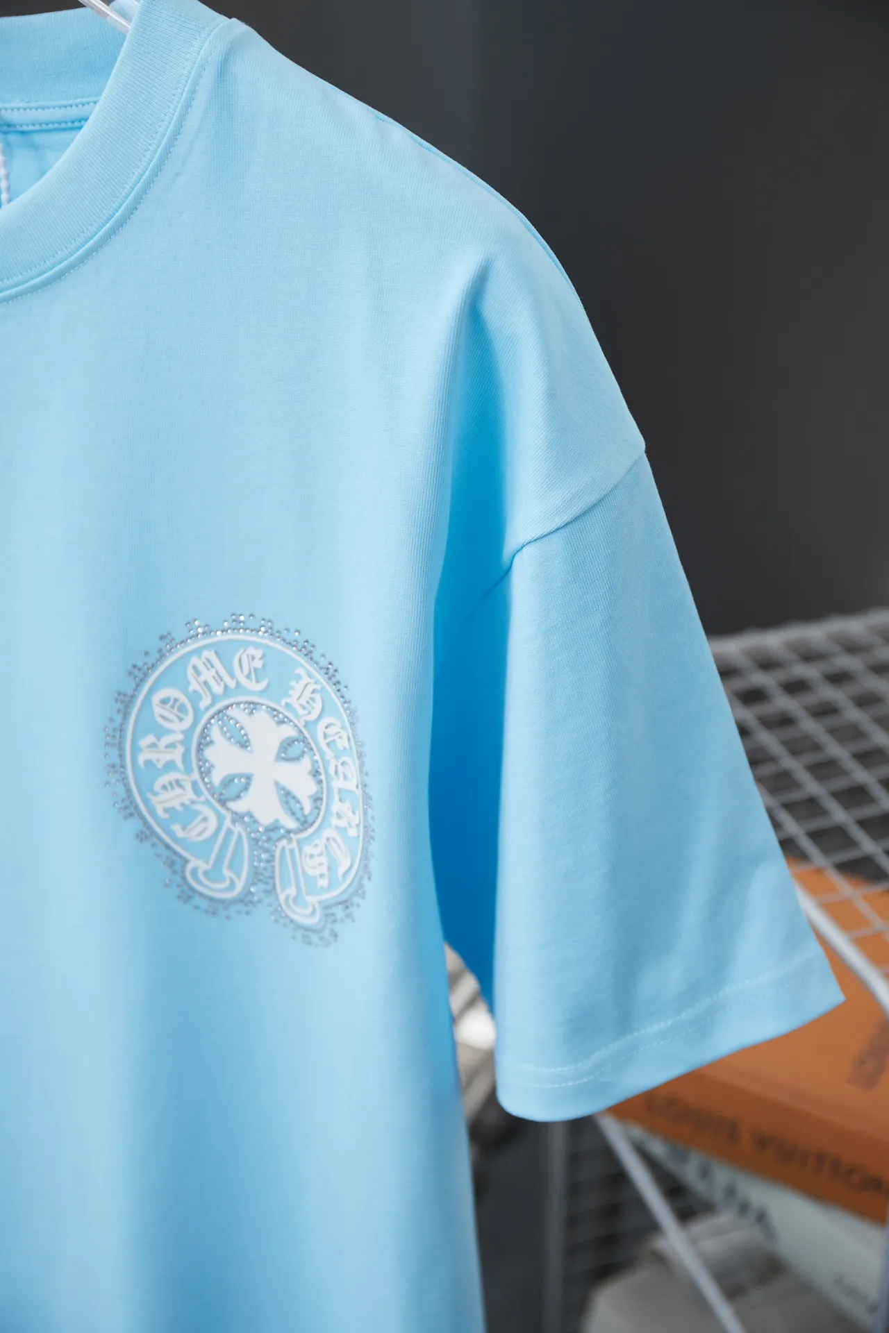 🅿️200 Ch*ome Hearte 25SS early spring new model, hot diamond short sleeves, light luxury, essential item for daily commuting for men and women, correct version, welcome to compare, detailed features · 280 grams of 100% pure cotton double yarn jersey fabric · Special thickened 32 pieces of double-strand 1X1 thread in the same vat custom dyeing · Imported Australian matte pearl diamonds ➕ Three-dimensional wow rubber heart pattern · Double needle stitching and cross-stitching technology · Original main mark, washed tag, brand moisture-proof paper packaging Color: black/white/blue Size: S/M/L/XL